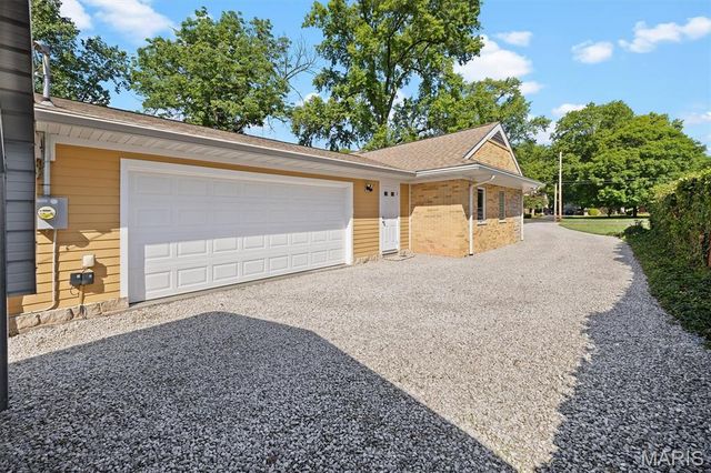 134 Orchard Drive, Belleville, IL 62221