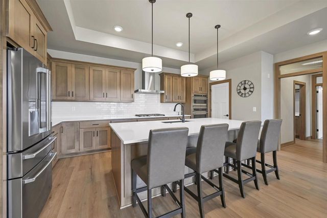 1629 N HONEYSUCKLE CIRCLE, De Pere, WI 54115