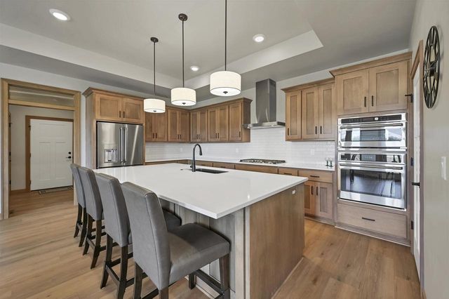 1629 N HONEYSUCKLE CIRCLE, De Pere, WI 54115