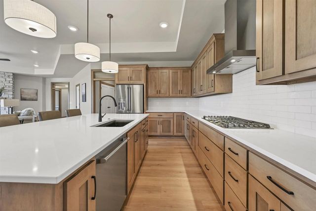 1629 N HONEYSUCKLE CIRCLE, De Pere, WI 54115