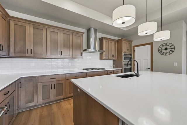 1629 N HONEYSUCKLE CIRCLE, De Pere, WI 54115