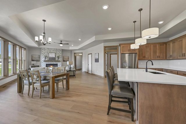 1629 N HONEYSUCKLE CIRCLE, De Pere, WI 54115