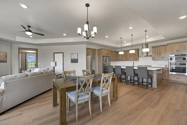 1629 N HONEYSUCKLE CIRCLE, De Pere, WI 54115