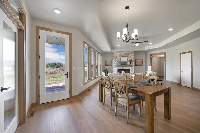 1629 N HONEYSUCKLE CIRCLE, De Pere, WI 54115