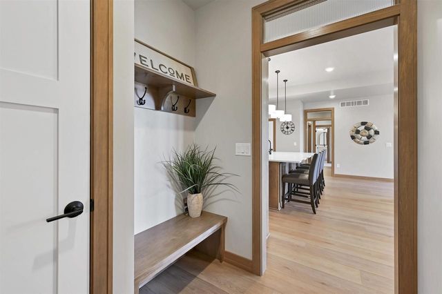 1629 N HONEYSUCKLE CIRCLE, De Pere, WI 54115