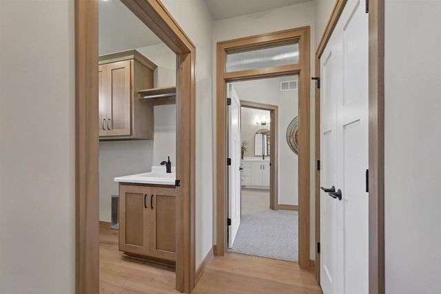 1629 N HONEYSUCKLE CIRCLE, De Pere, WI 54115