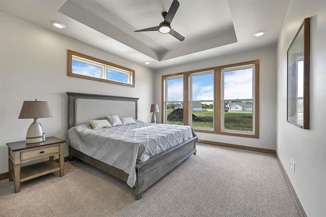 1629 N HONEYSUCKLE CIRCLE, De Pere, WI 54115