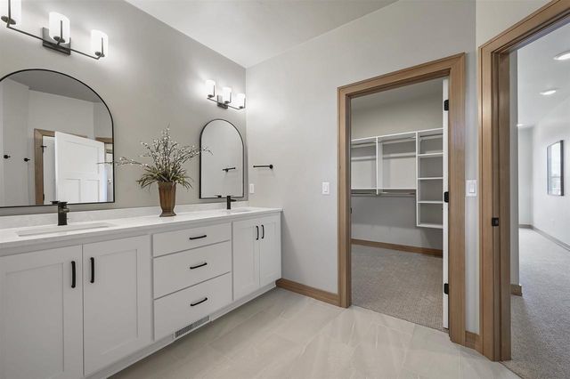 1629 N HONEYSUCKLE CIRCLE, De Pere, WI 54115