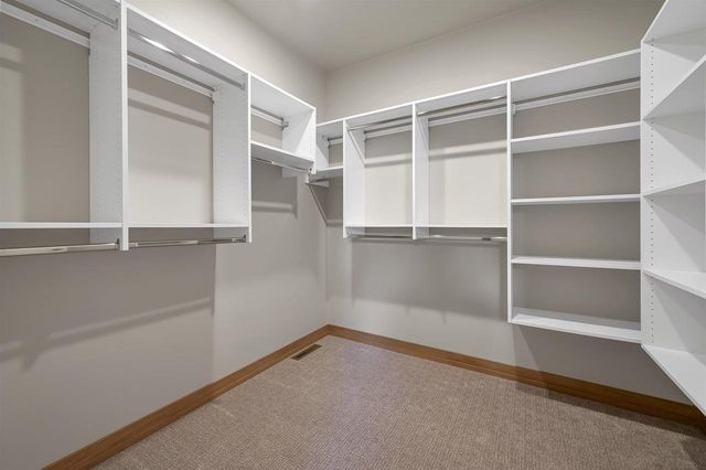 1629 N HONEYSUCKLE CIRCLE, De Pere, WI 54115
