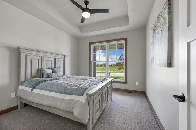 1629 N HONEYSUCKLE CIRCLE, De Pere, WI 54115