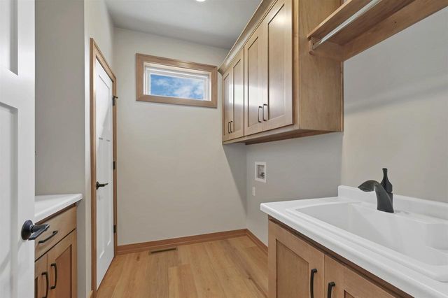 1629 N HONEYSUCKLE CIRCLE, De Pere, WI 54115