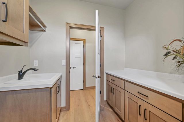 1629 N HONEYSUCKLE CIRCLE, De Pere, WI 54115
