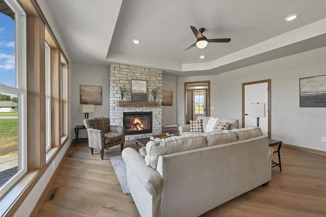 1629 N HONEYSUCKLE CIRCLE, De Pere, WI 54115