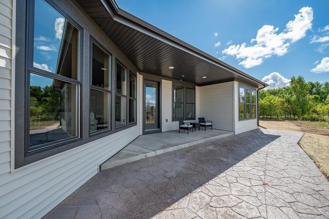 1629 N HONEYSUCKLE CIRCLE, De Pere, WI 54115