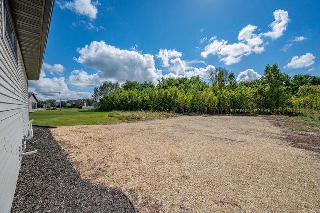 1629 N HONEYSUCKLE CIRCLE, De Pere, WI 54115