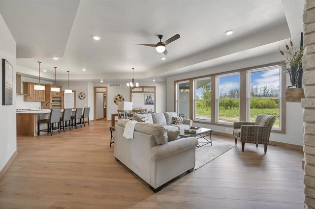 1629 N HONEYSUCKLE CIRCLE, De Pere, WI 54115