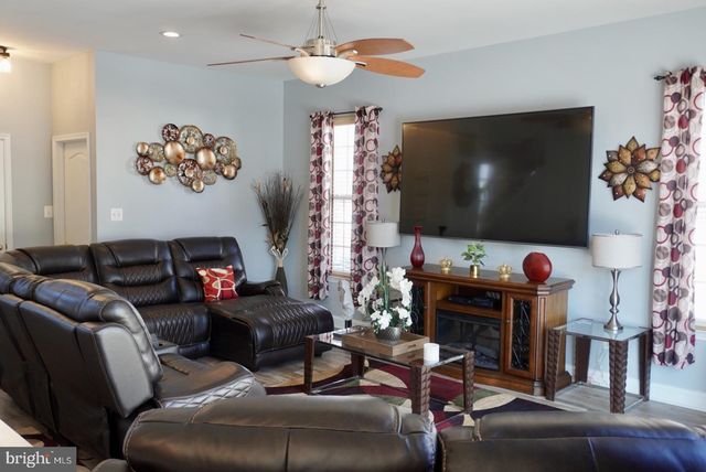 1686 CARRIAGE DR, Williamstown, NJ 08094