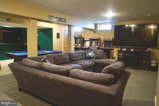 1686 CARRIAGE DR, Williamstown, NJ 08094