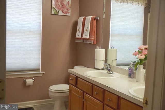 1686 CARRIAGE DR, Williamstown, NJ 08094