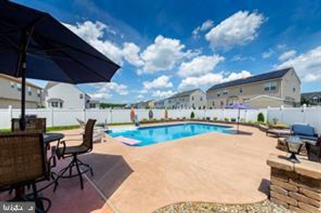 1686 CARRIAGE DR, Williamstown, NJ 08094