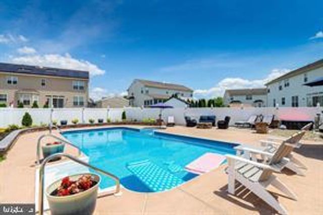 1686 CARRIAGE DR, Williamstown, NJ 08094