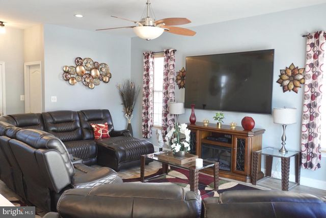 1686 CARRIAGE DR, Williamstown, NJ 08094