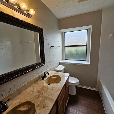 1205 Old Barn Lane, Mesquite, TX 75149