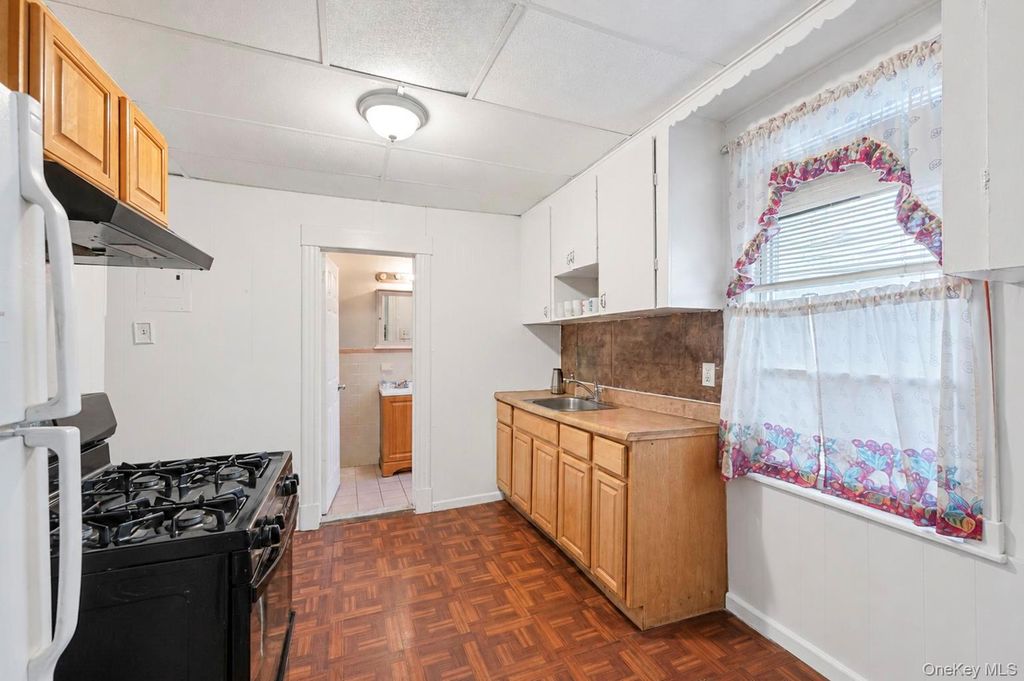 212 Edwards Place, Yonkers, NY 10703 — photo 3