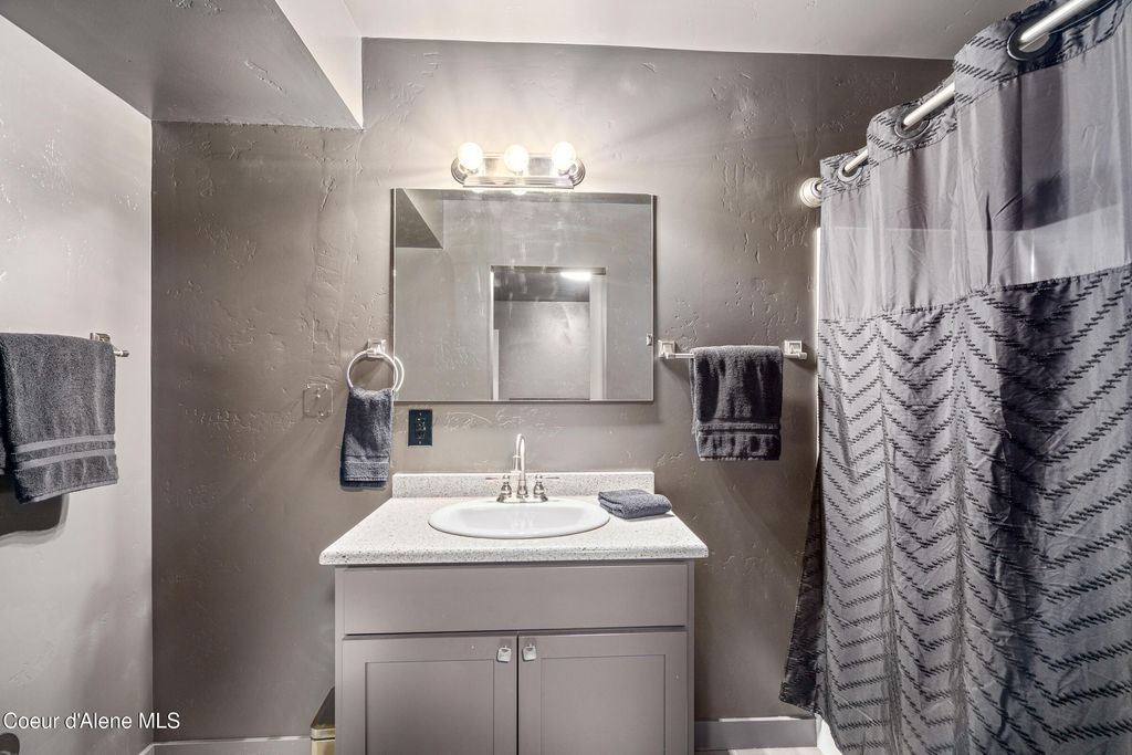 219 E Coeur d'Alene Lake Dr, Coeur d'Alene, ID 83814 photo 22