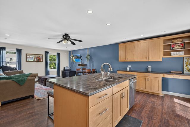 919 W Dale Avenue, Lakemoor, IL 60051