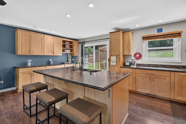 919 W Dale Avenue, Lakemoor, IL 60051
