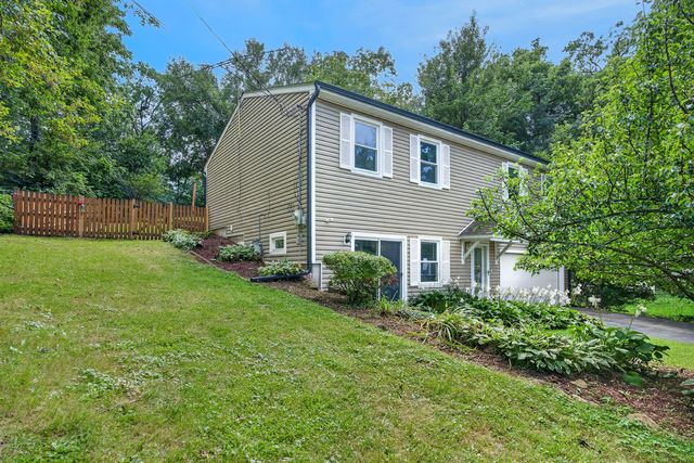 919 W Dale Avenue, Lakemoor, IL 60051