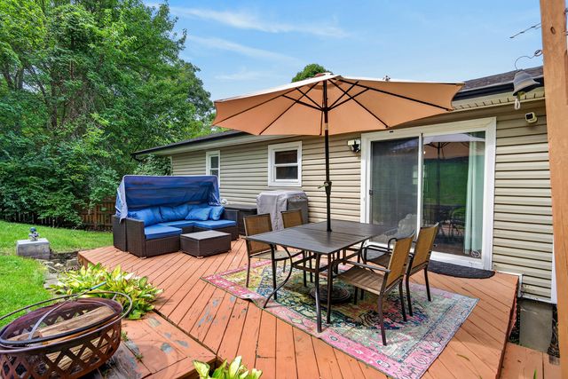 919 W Dale Avenue, Lakemoor, IL 60051