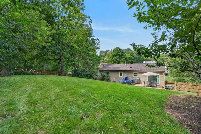 919 W Dale Avenue, Lakemoor, IL 60051