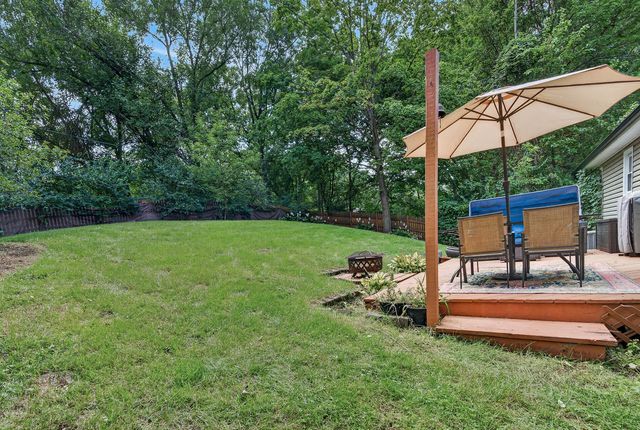919 W Dale Avenue, Lakemoor, IL 60051