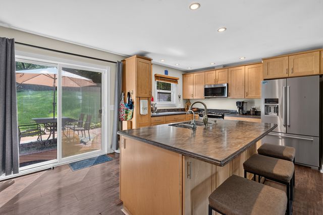 919 W Dale Avenue, Lakemoor, IL 60051