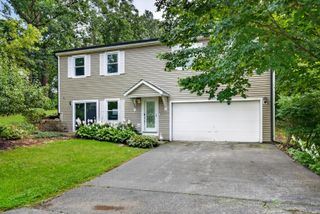 919 W Dale Avenue, Lakemoor, IL 60051