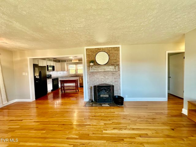 105 Lowry Lane, Bristol, TN 37620