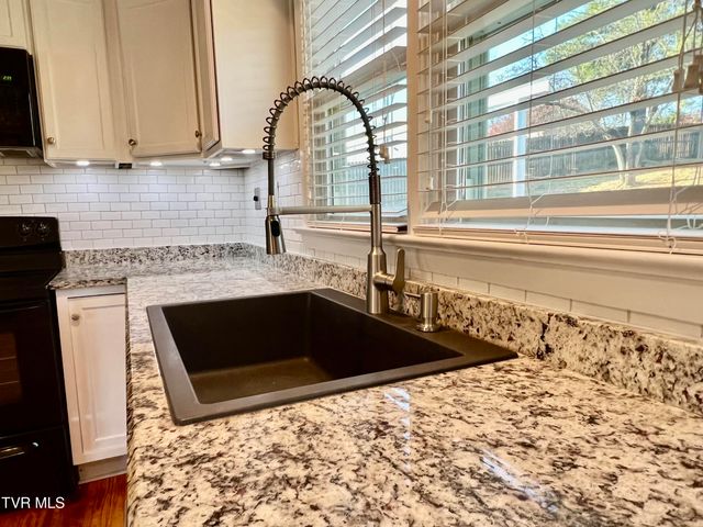 105 Lowry Lane, Bristol, TN 37620