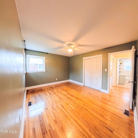 105 Lowry Lane, Bristol, TN 37620