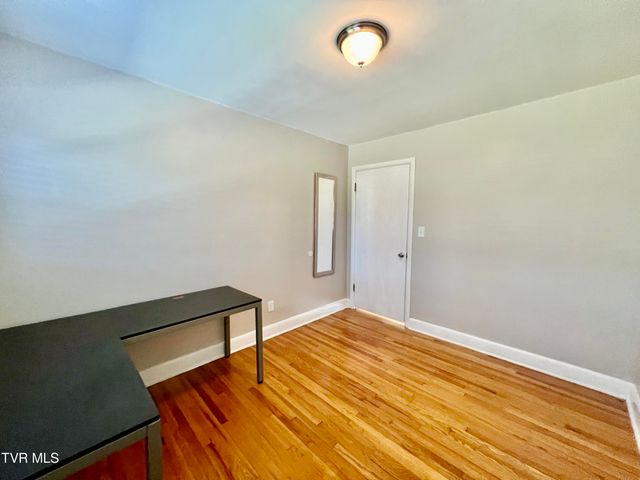 105 Lowry Lane, Bristol, TN 37620