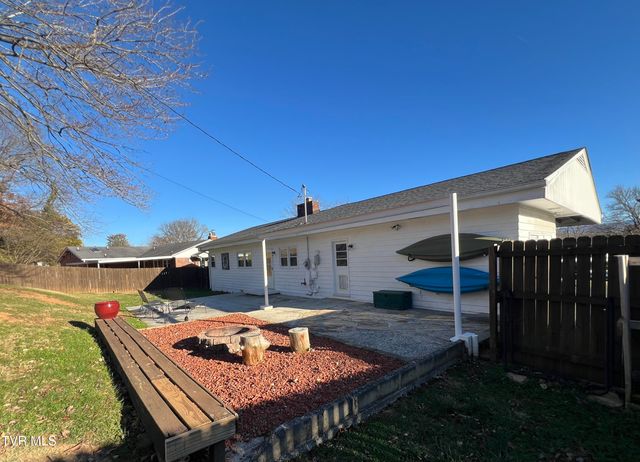 105 Lowry Lane, Bristol, TN 37620