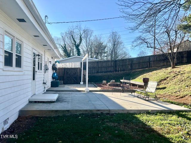 105 Lowry Lane, Bristol, TN 37620