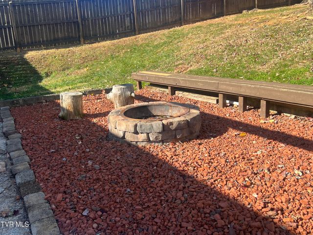 105 Lowry Lane, Bristol, TN 37620