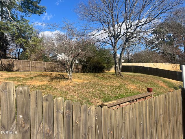 105 Lowry Lane, Bristol, TN 37620