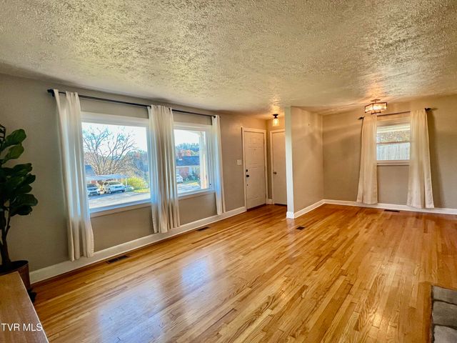 105 Lowry Lane, Bristol, TN 37620