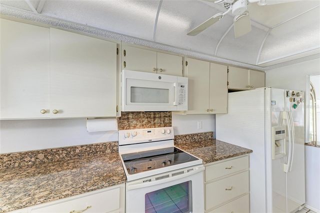 3983 MACEACHEN BOULEVARD 424, Sarasota, FL 34233