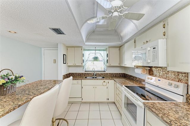 3983 MACEACHEN BOULEVARD 424, Sarasota, FL 34233