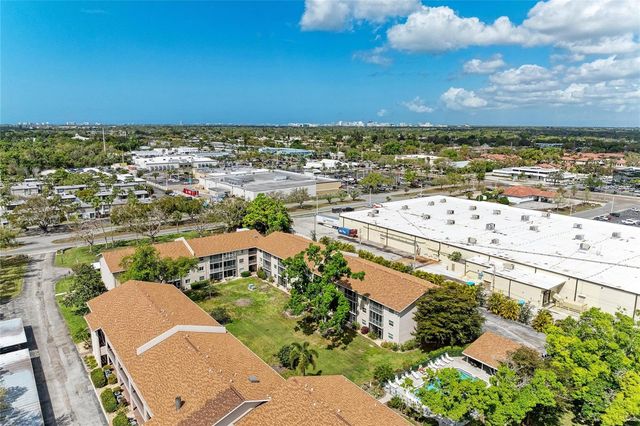 3983 MACEACHEN BOULEVARD 424, Sarasota, FL 34233