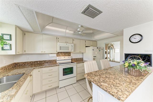 3983 MACEACHEN BOULEVARD 424, Sarasota, FL 34233